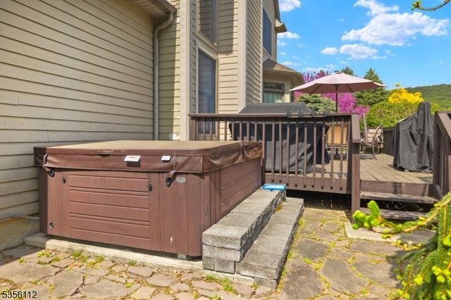 2 Sutton Ct, Hardyston Twp., NJ 07419