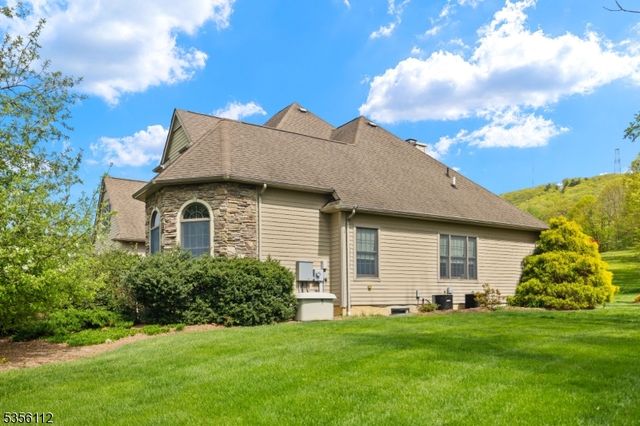 2 Sutton Ct, Hardyston Twp., NJ 07419