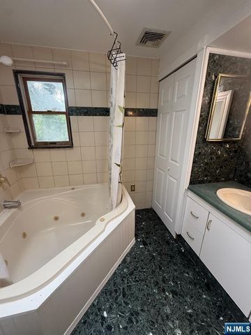 533 Ramapo Valley Road, Oakland, NJ 07436