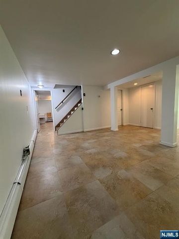 533 Ramapo Valley Road, Oakland, NJ 07436