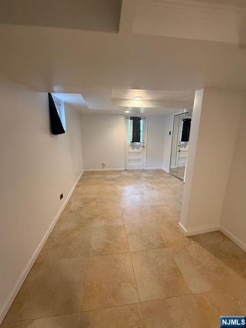 533 Ramapo Valley Road, Oakland, NJ 07436
