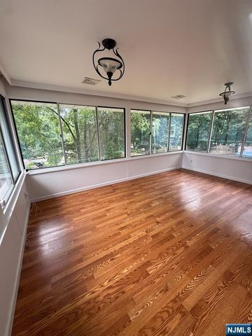 533 Ramapo Valley Road, Oakland, NJ 07436