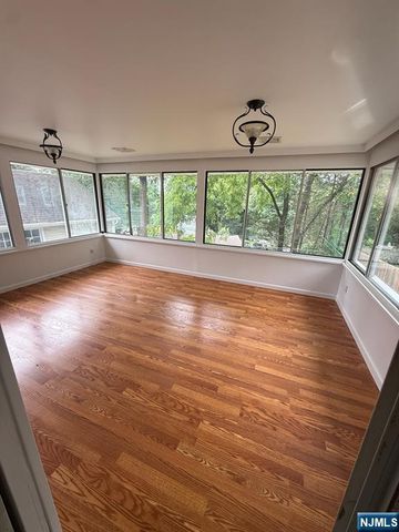 533 Ramapo Valley Road, Oakland, NJ 07436
