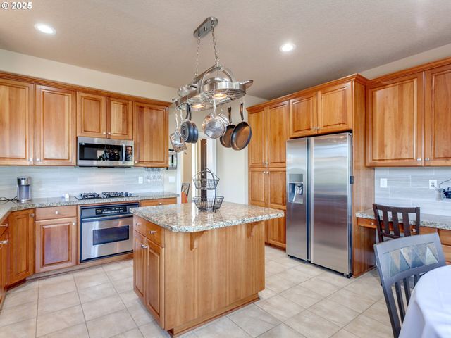 7913 Sw LEISER Ln, Portland, OR 97224