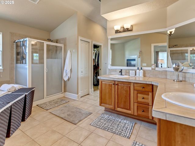 7913 Sw LEISER Ln, Portland, OR 97224