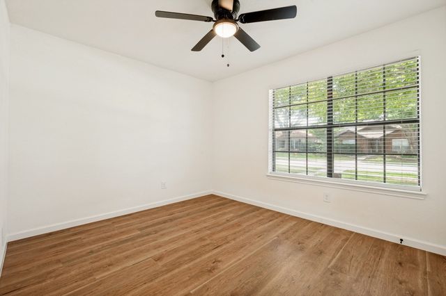 1637 Crosshaven Drive, Lewisville, TX 75077