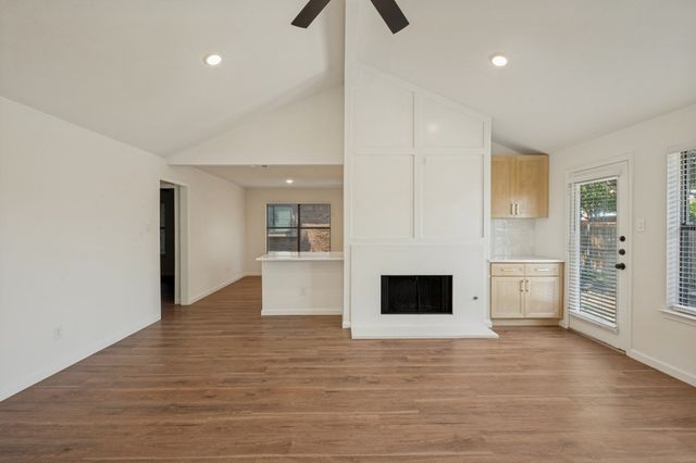1637 Crosshaven Drive, Lewisville, TX 75077