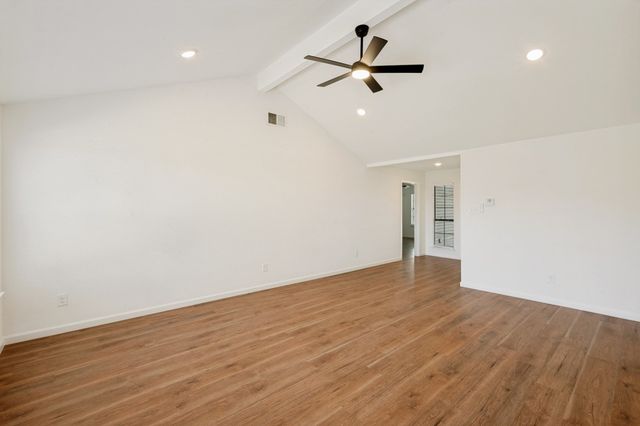 1637 Crosshaven Drive, Lewisville, TX 75077