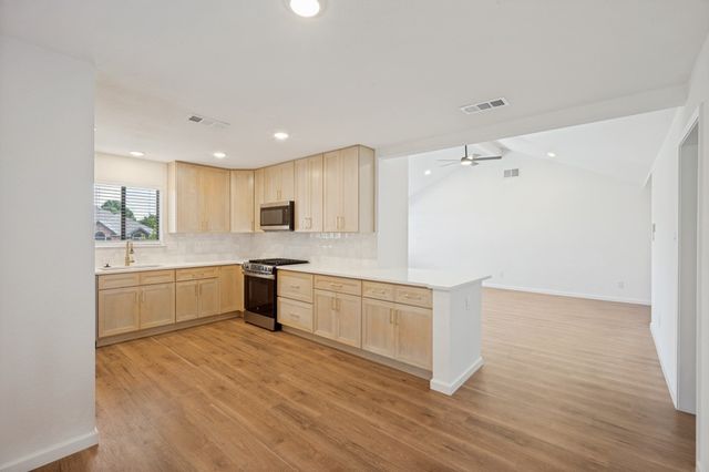 1637 Crosshaven Drive, Lewisville, TX 75077