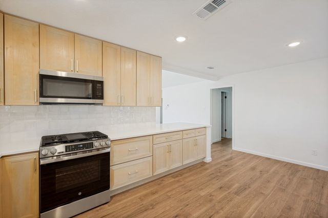1637 Crosshaven Drive, Lewisville, TX 75077