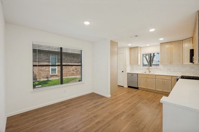 1637 Crosshaven Drive, Lewisville, TX 75077