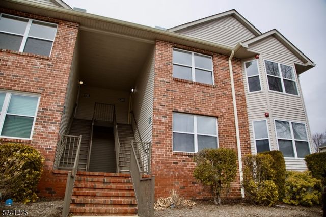 26 Millie Ln, East Hanover Twp., NJ 07936