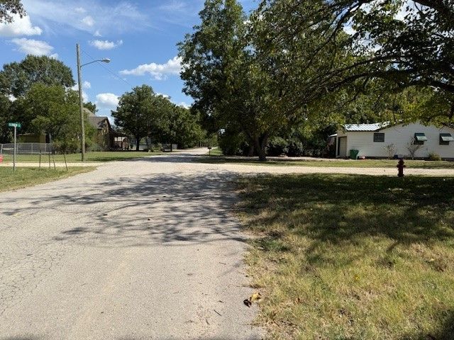 501 N Emerson Street, Mart, TX 76664