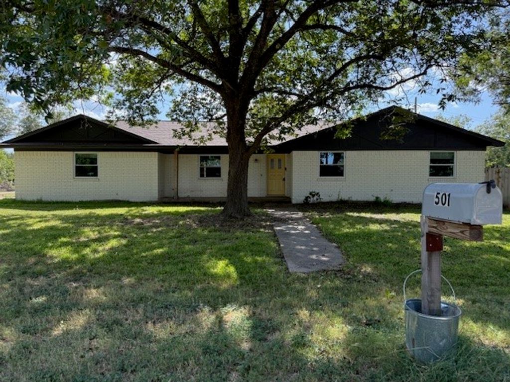 501 N Emerson Street, Mart, TX 76664