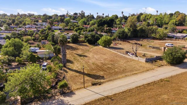 Birch Ave E, Escondido, CA 92027