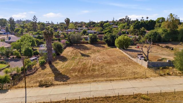 Birch Ave E, Escondido, CA 92027