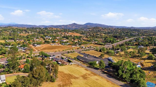 Birch Ave E, Escondido, CA 92027