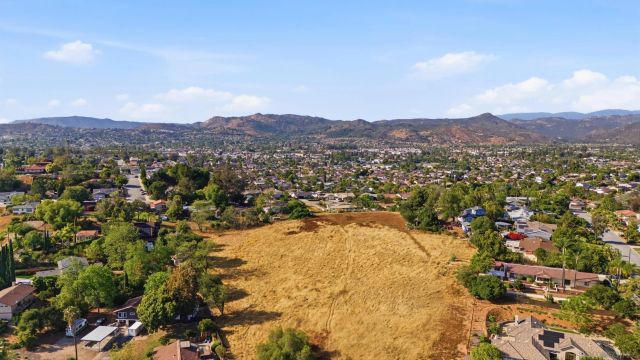 Birch Ave E, Escondido, CA 92027