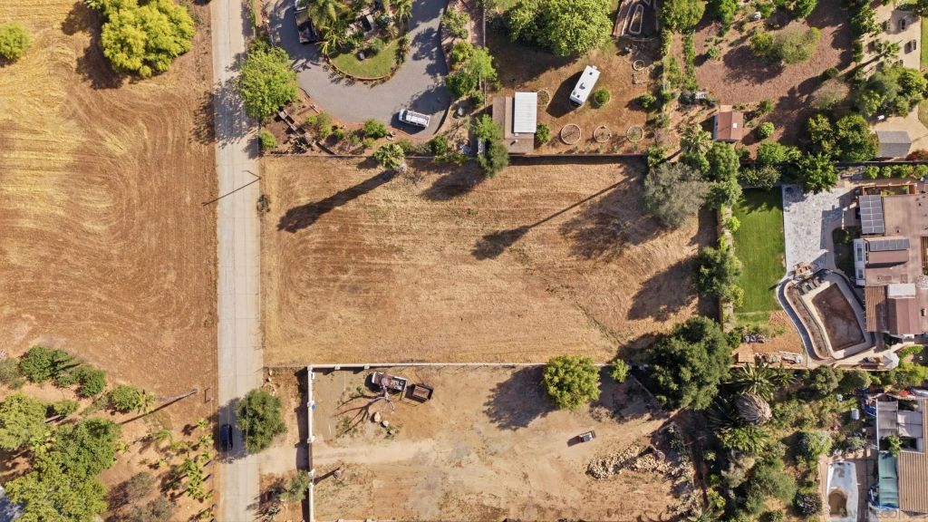Birch Ave E, Escondido, CA 92027