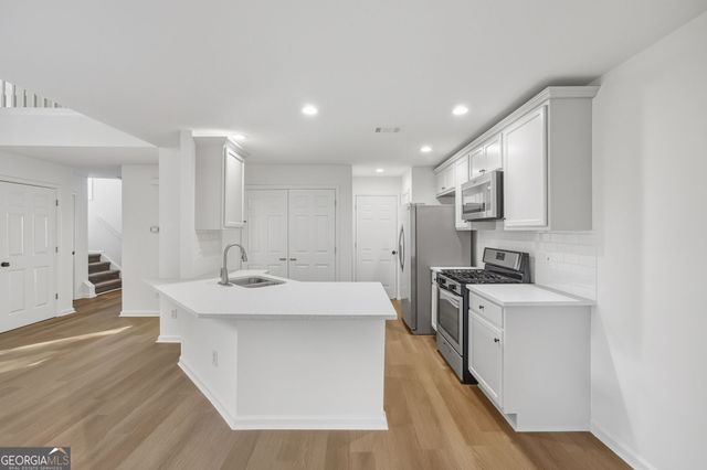 138 Stoneforest Drive, Woodstock, GA 30189