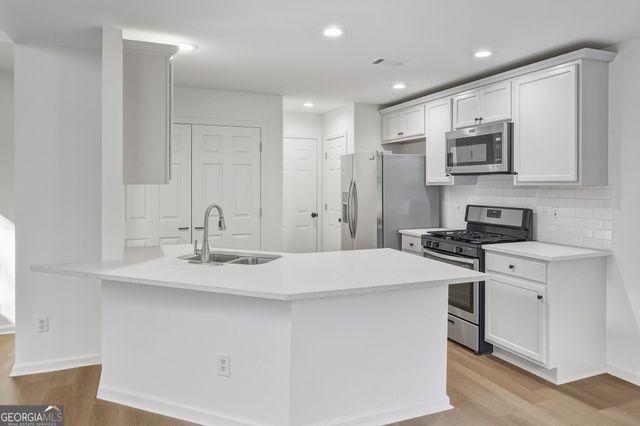 138 Stoneforest Drive, Woodstock, GA 30189