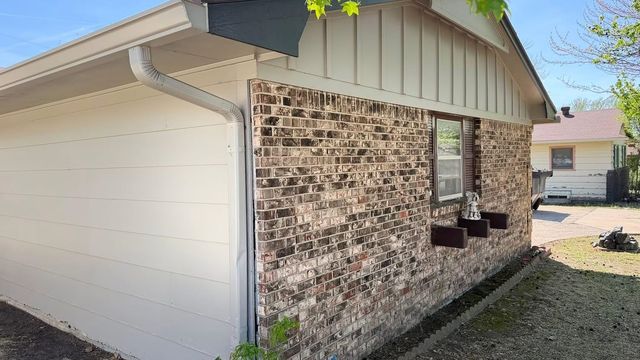 8149 E Zimmerly St, Wichita, KS 67207