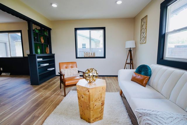 8149 E Zimmerly St, Wichita, KS 67207