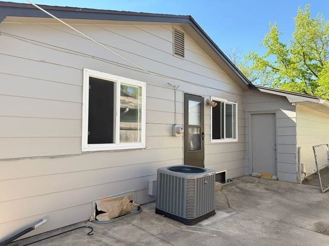 8149 E Zimmerly St, Wichita, KS 67207