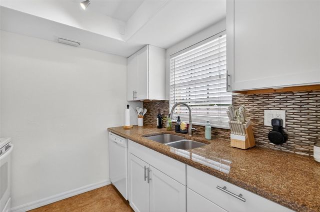 1112 W MAIN STREET E7, Leesburg, FL 34748