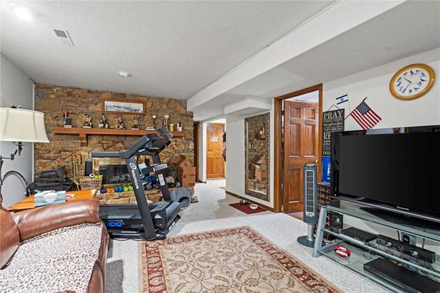 2231 Wilson Avenue, Leavenworth, KS 66048