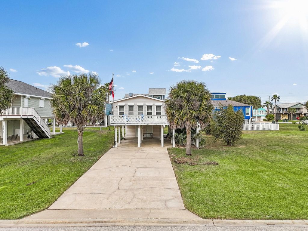 13626 Pirates Beach Boulevard, Galveston, TX 77554