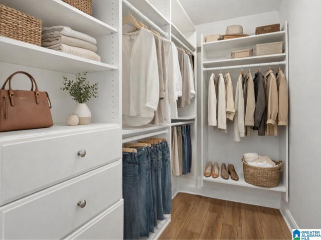 1645 KESTWICK DRIVE, Hoover, AL 35226