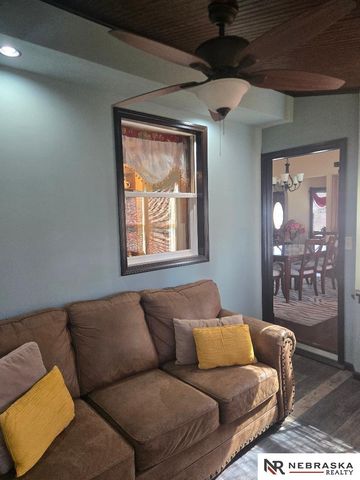 2146 S 34th Street, Omaha, NE 68105