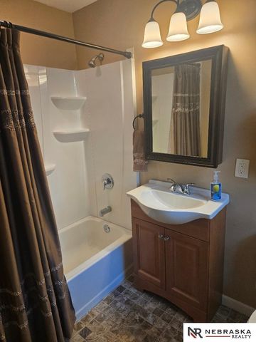 2146 S 34th Street, Omaha, NE 68105
