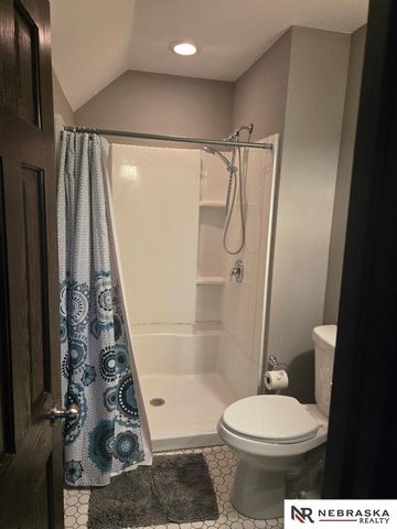 2146 S 34th Street, Omaha, NE 68105
