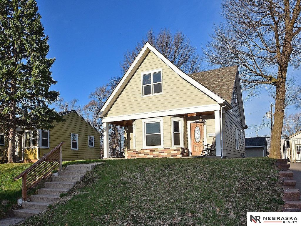 2146 S 34th Street, Omaha, NE 68105