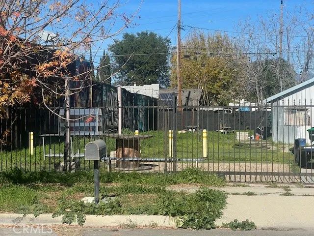 165 E O, Colton, CA 92324
