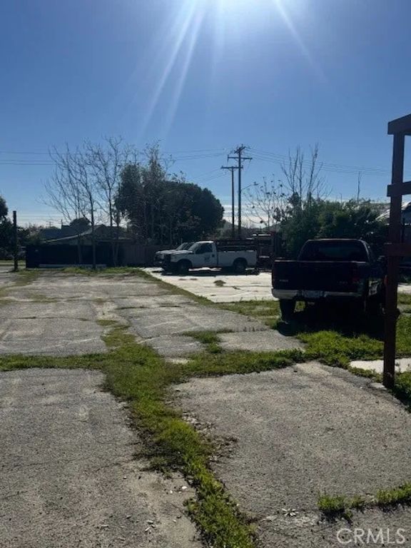 165 E O, Colton, CA 92324