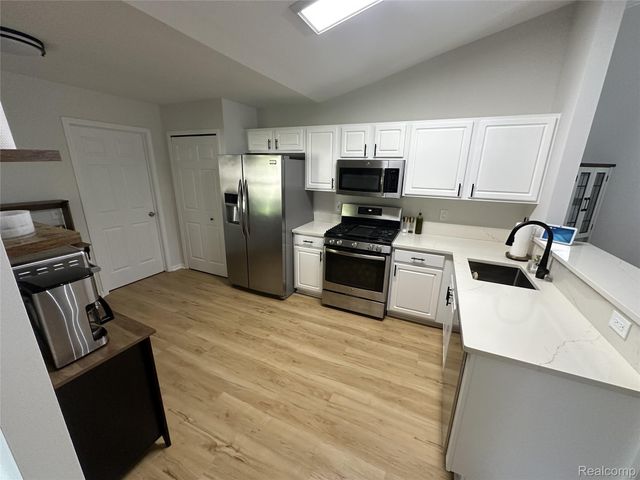 12140 Noonan Court 5, Utica, MI 48315