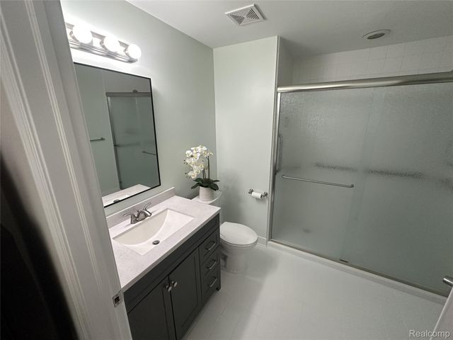 12140 Noonan Court 5, Utica, MI 48315