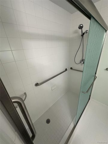 12140 Noonan Court 5, Utica, MI 48315