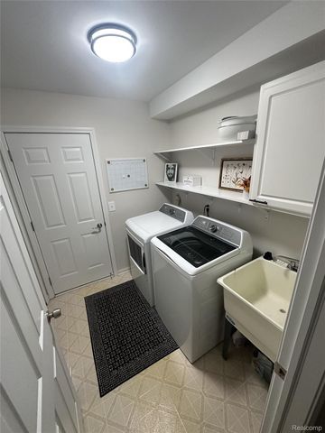 12140 Noonan Court 5, Utica, MI 48315
