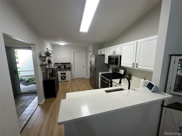 12140 Noonan Court 5, Utica, MI 48315