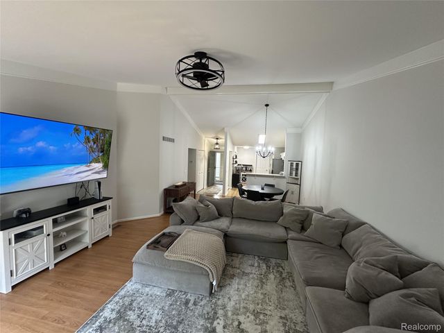 12140 Noonan Court 5, Utica, MI 48315