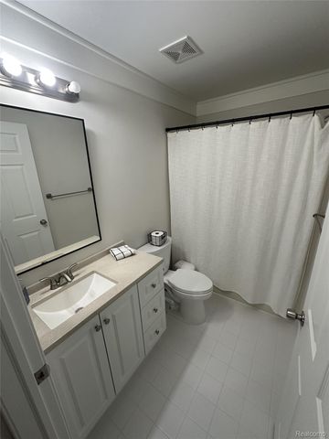 12140 Noonan Court 5, Utica, MI 48315