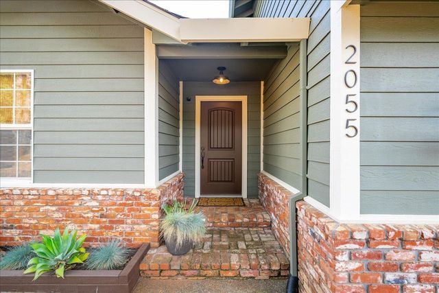 2055 Onion Flat Ct, Cool, CA 95614