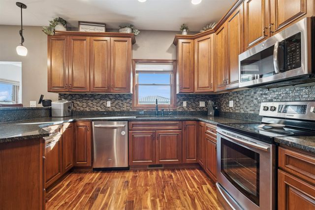 1828 160th Ave, Manchester, IA 52057