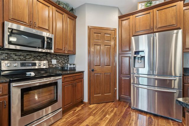 1828 160th Ave, Manchester, IA 52057