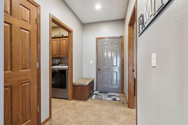 1828 160th Ave, Manchester, IA 52057