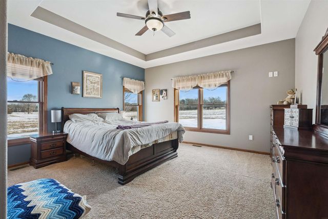 1828 160th Ave, Manchester, IA 52057